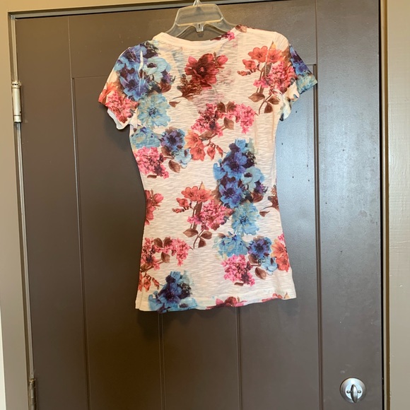 Chelsea and Violet Small floral Tee - Picture 4 of 4